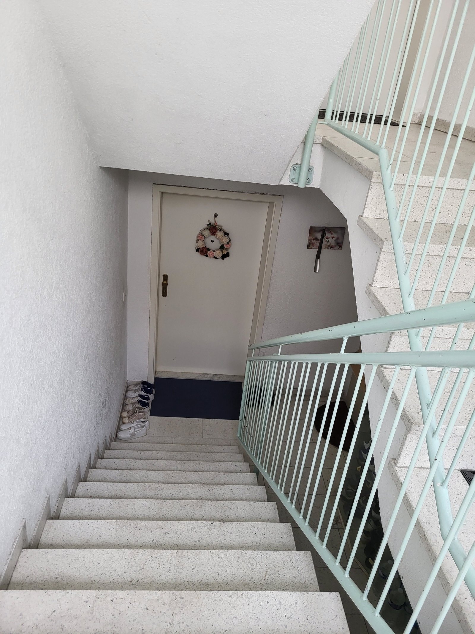 Helle Souterrain-Wohnung in einem schönen Wohngebiet.