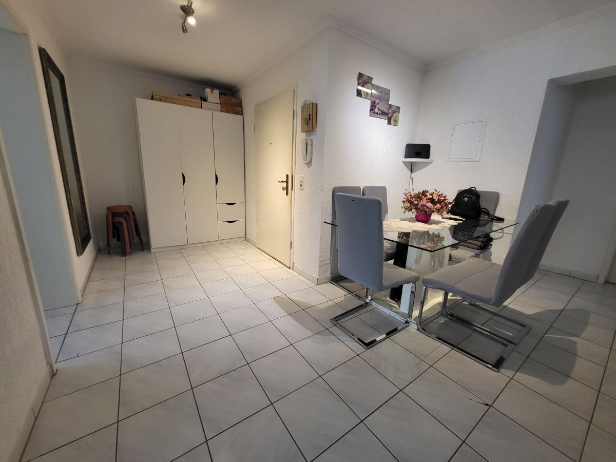 Helle Souterrain-Wohnung in einem schönen Wohngebiet.