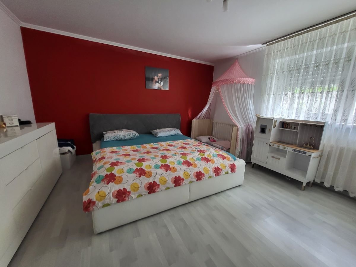 Helle Souterrain-Wohnung in einem schönen Wohngebiet.