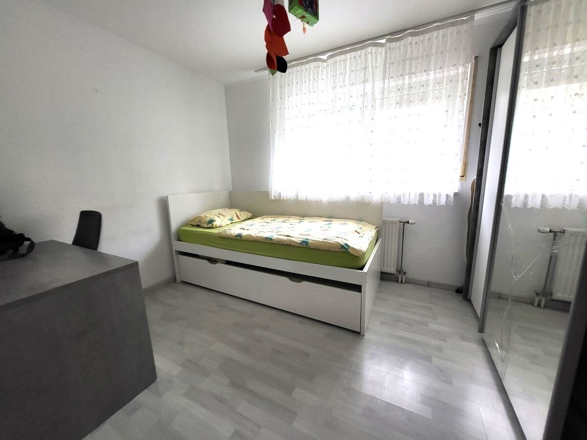 Helle Souterrain-Wohnung in einem schönen Wohngebiet.