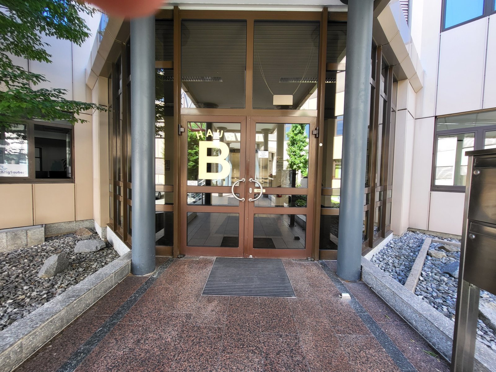 Voll ausgestattete Büroräume in attraktiver Büroetage – Nähe Knielingen