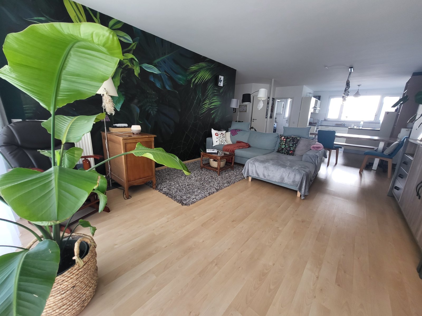 * Bachstrasse * Attraktive Hochparterrewohnung mit EBK und ca. 30 m² großer Südterrasse